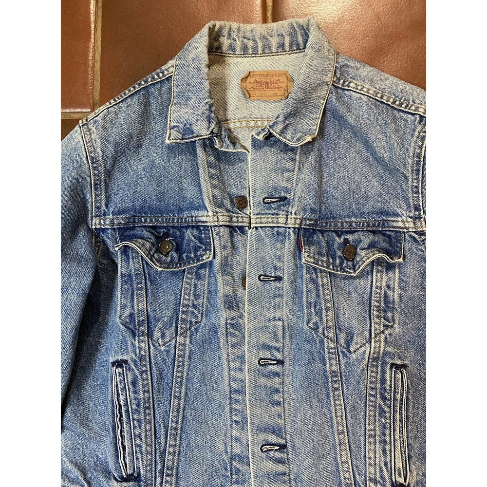 Vintage Levis Denim Jean Jacket Size EUC Size 44R Side Pockets Made In The USA